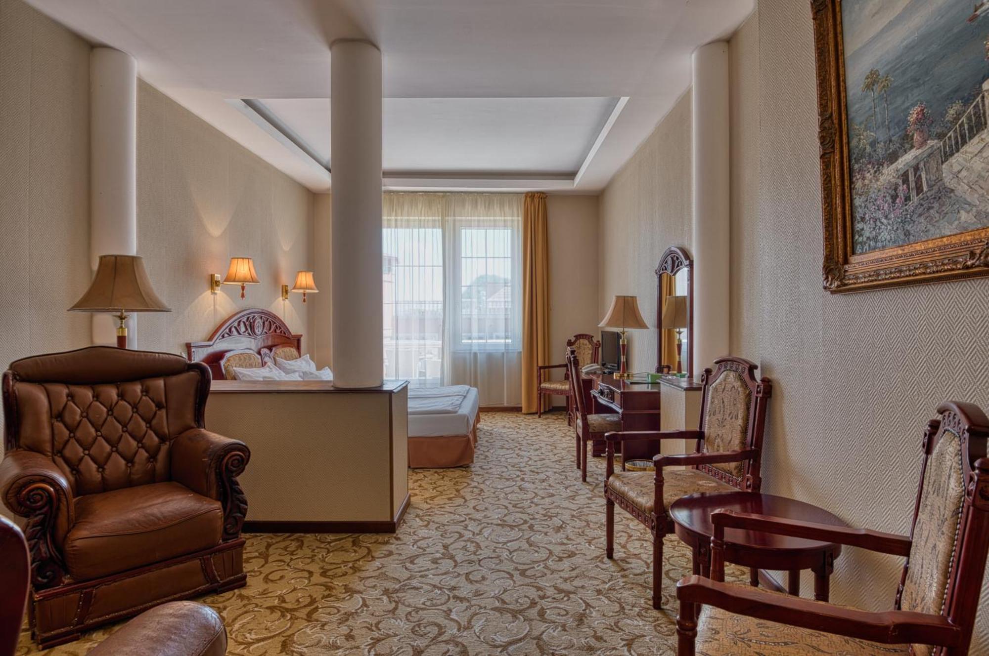 Hotel Bellevue Esztergom Exterior photo