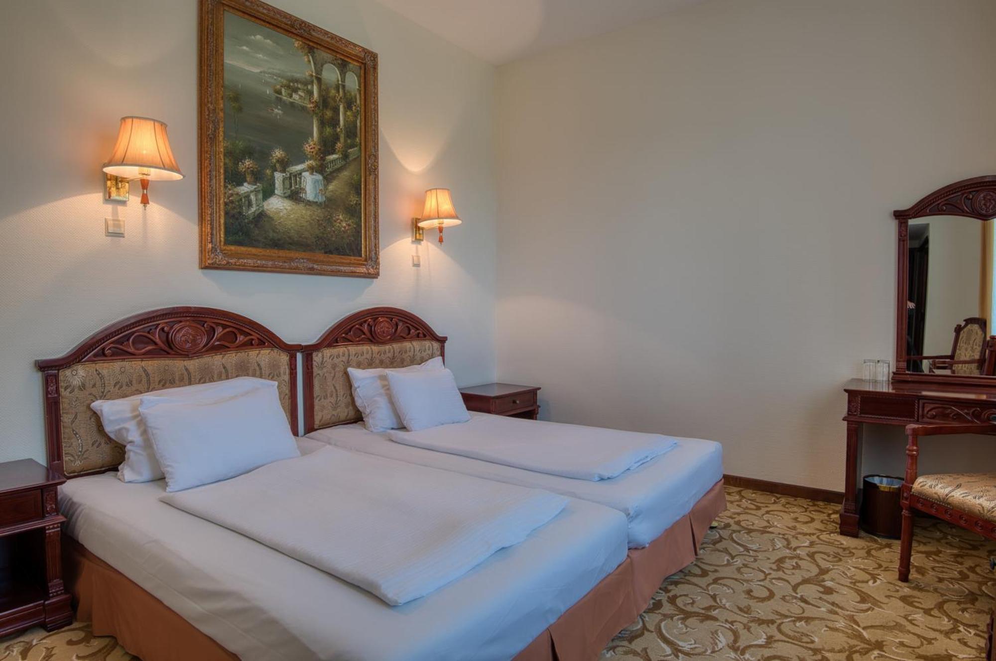 Hotel Bellevue Esztergom Exterior photo