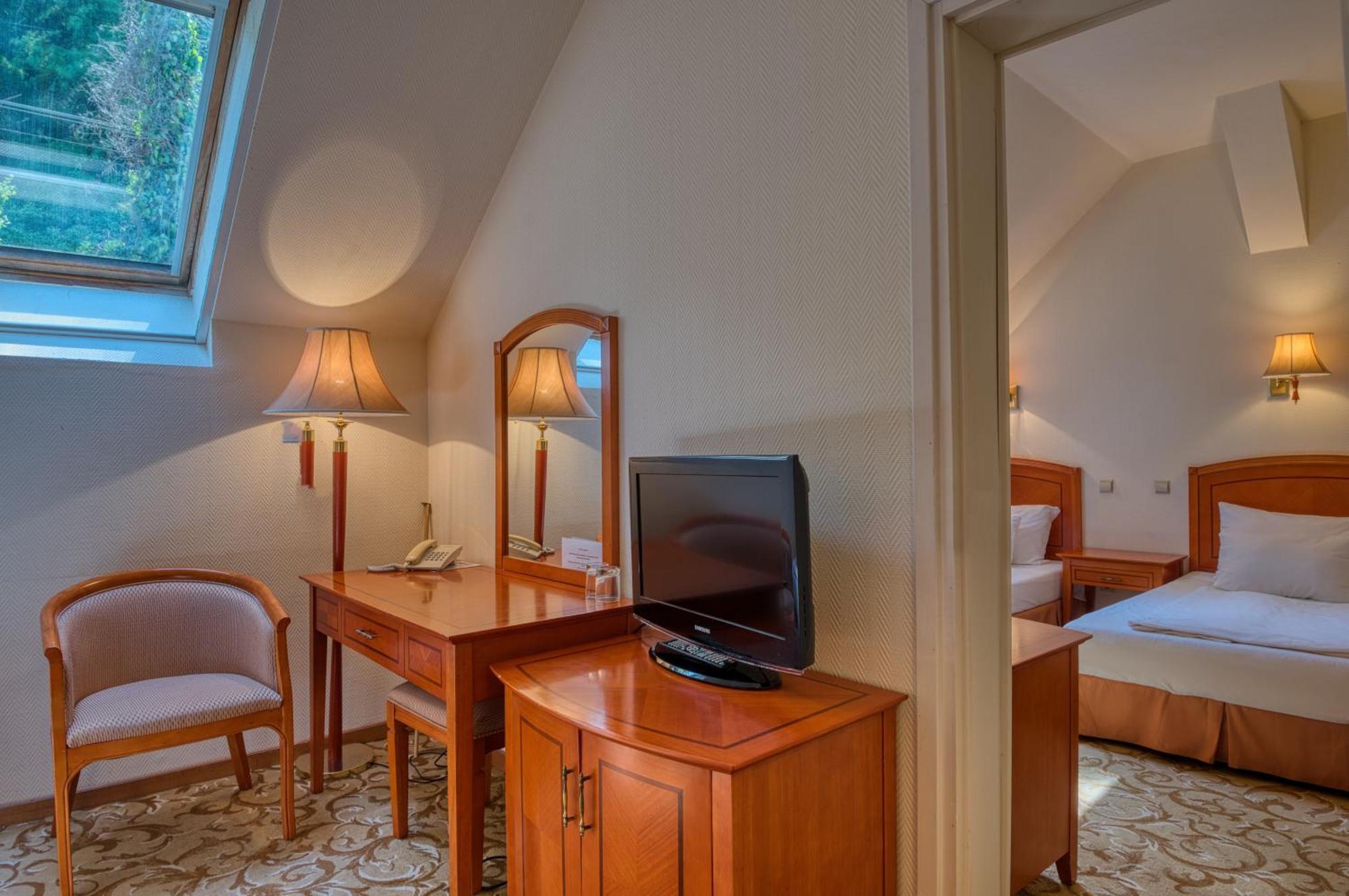 Hotel Bellevue Esztergom Room photo