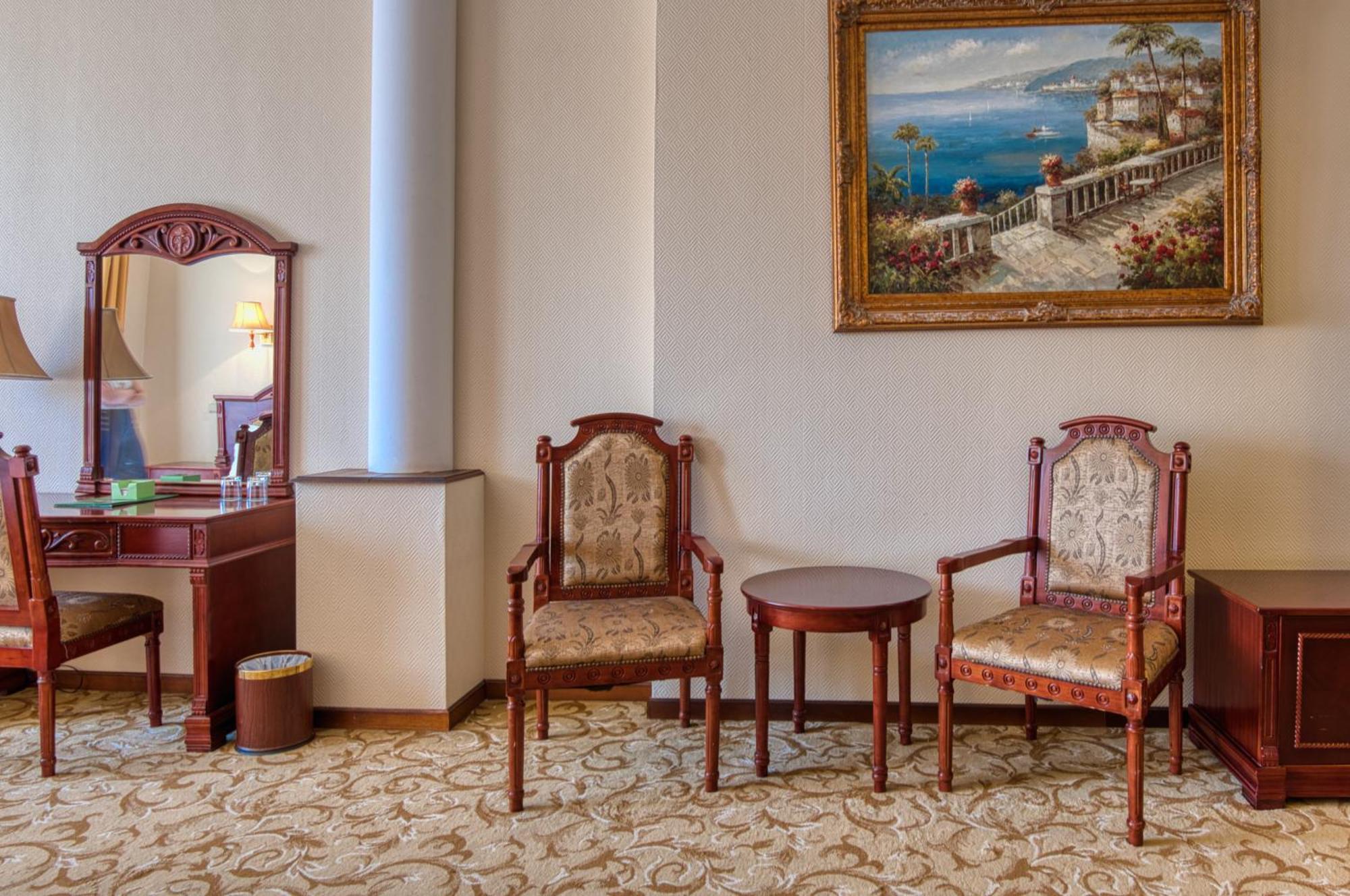 Hotel Bellevue Esztergom Exterior photo